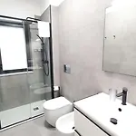 Akita باري