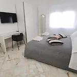 Akita 3* باري